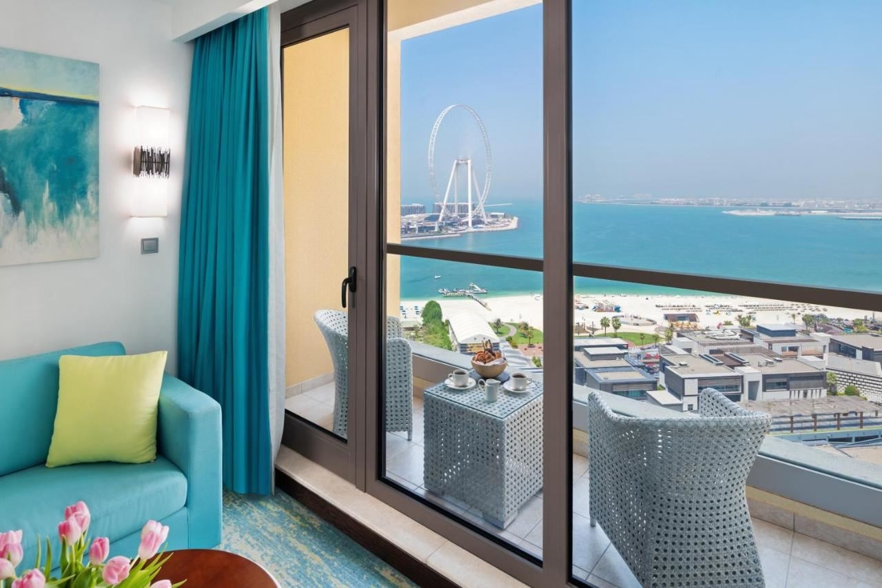 rooms-club-sea-view-room-with-balcony-and-lounge-access