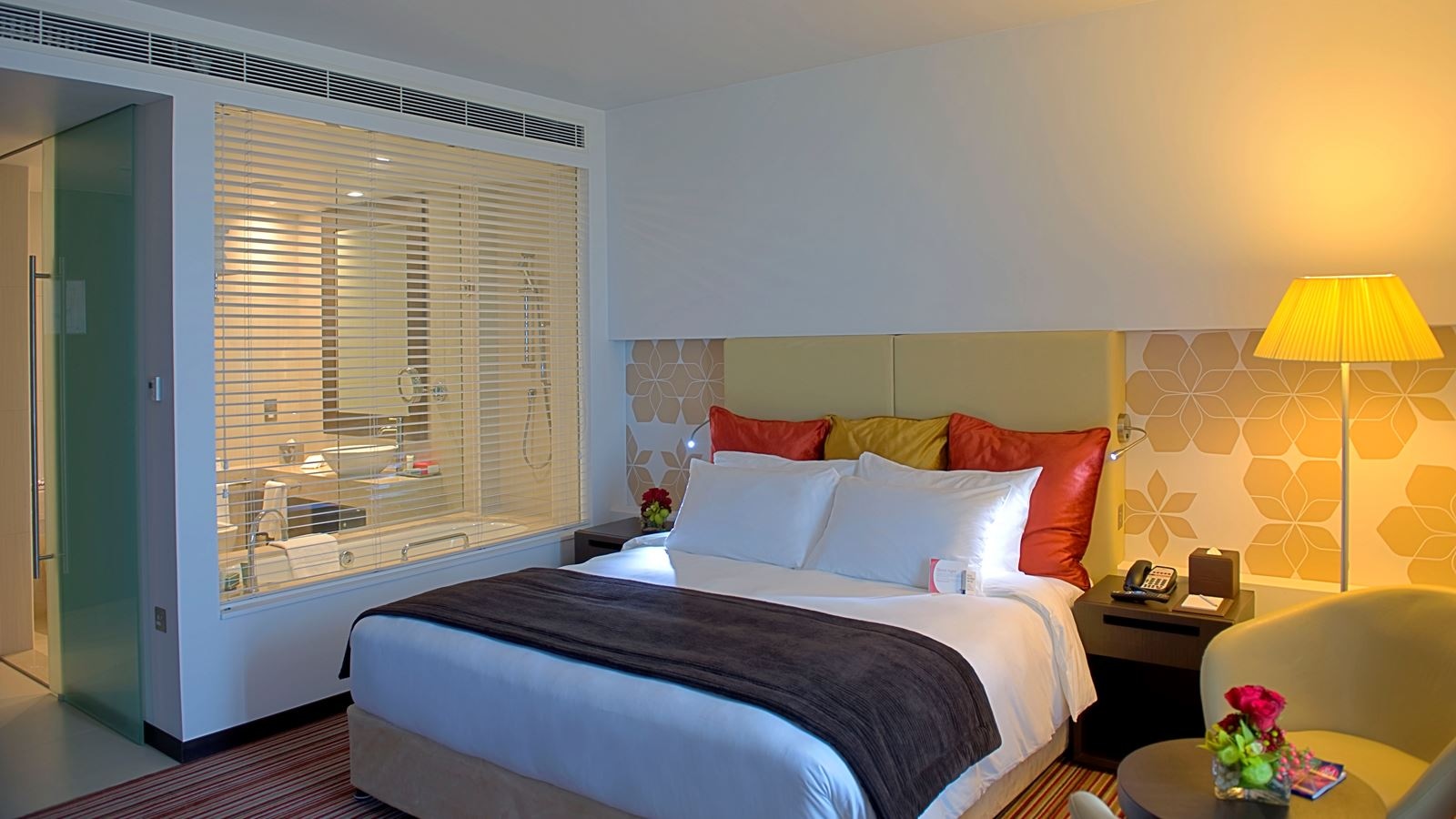 rooms-standard-room-plaza-view