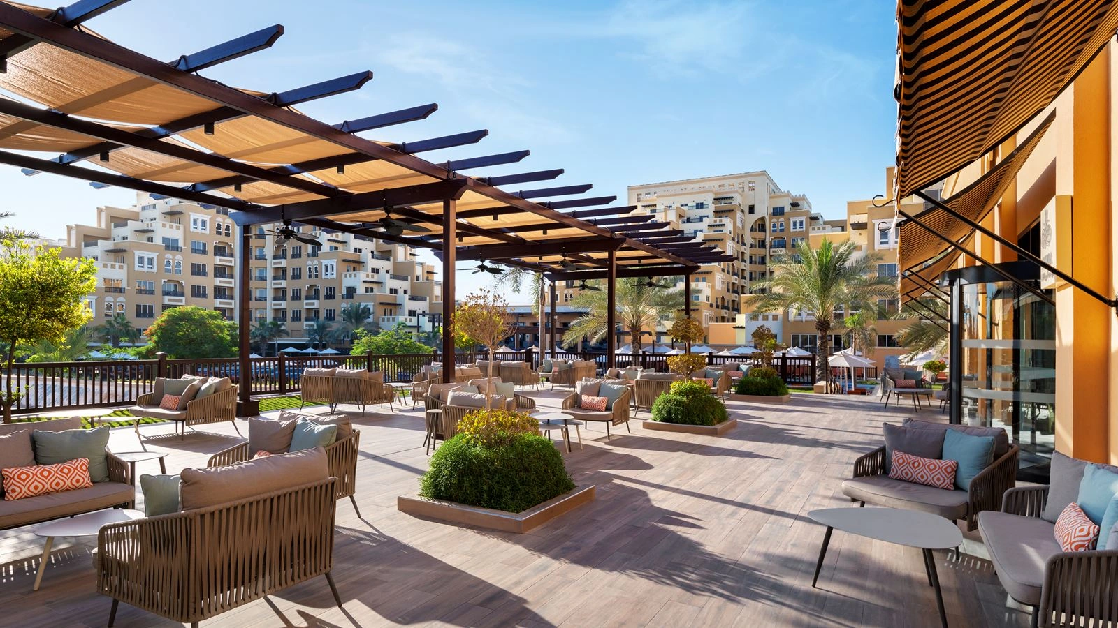 bars-aisha-lobby-bar