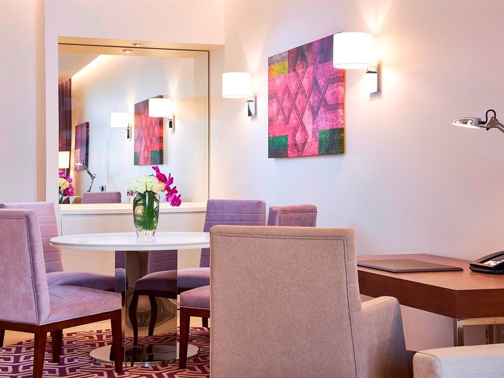 rooms-2-bedroom-suite-city-view