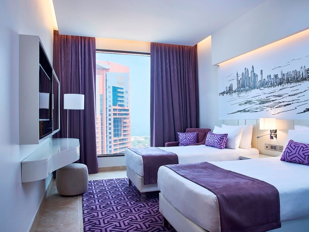 rooms-2-bedroom-suite-skyline-view
