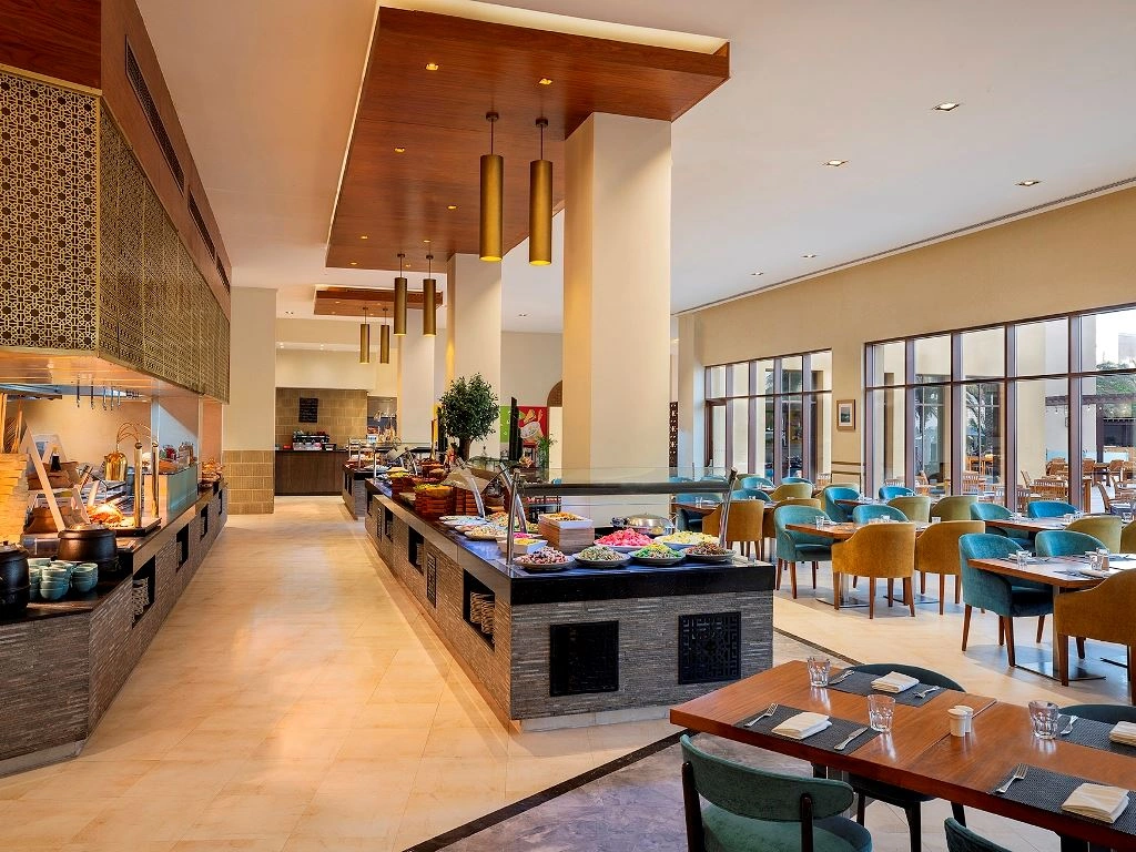 restaurants-al-marjan--bay-club-all-day-dining
