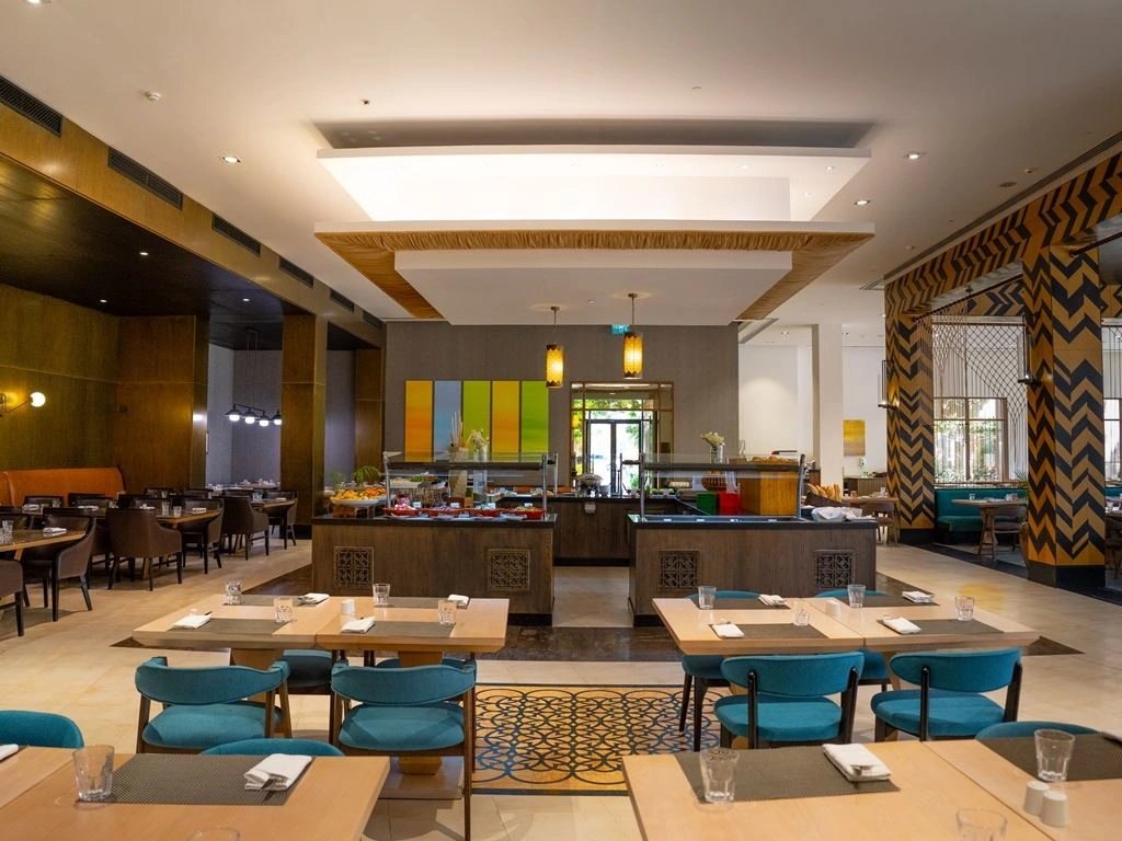 restaurants-al-marjan--bay-club-all-day-dining