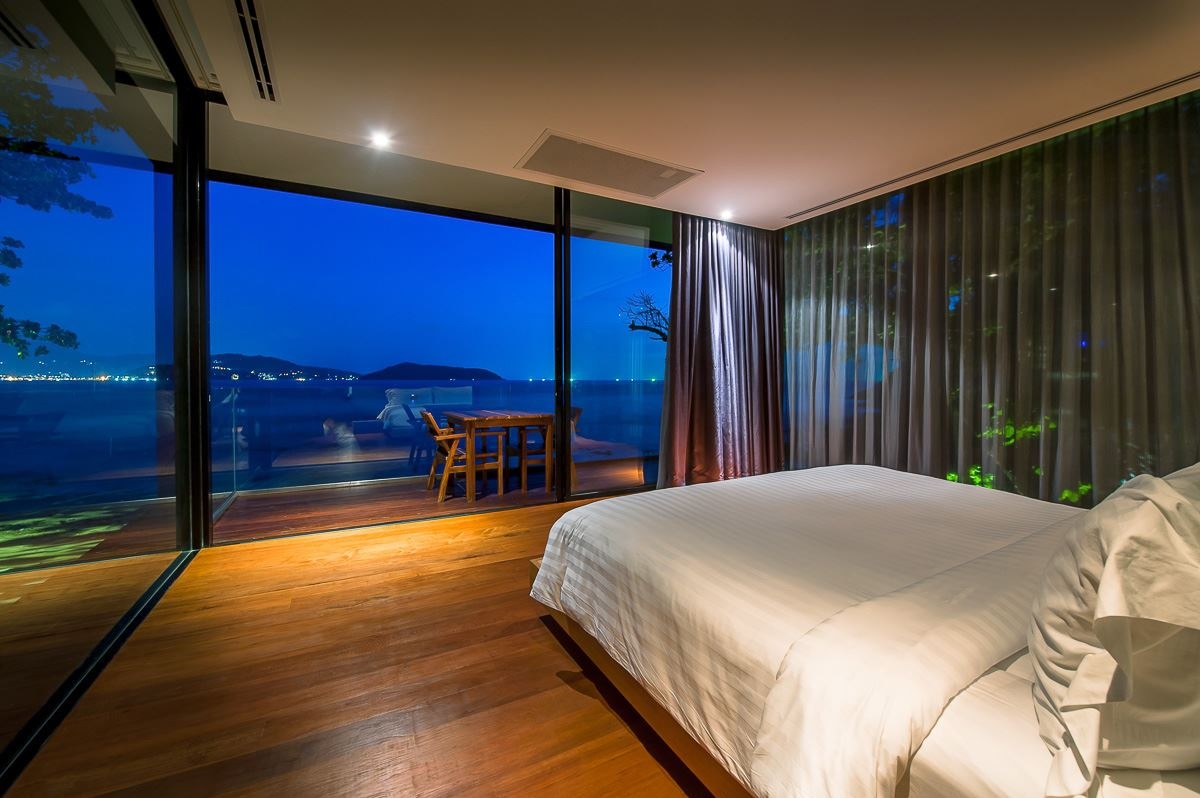 rooms-one-bedroom-beach-access-pool-villa