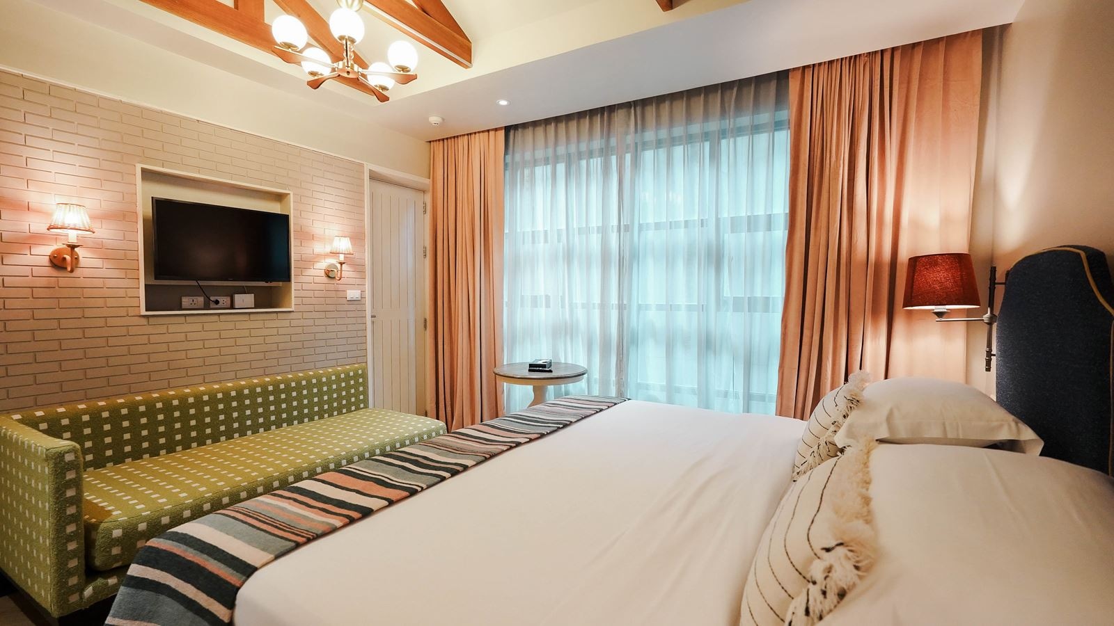 rooms-deluxe-cozy