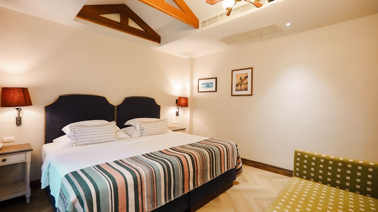 rooms-deluxe-cozy