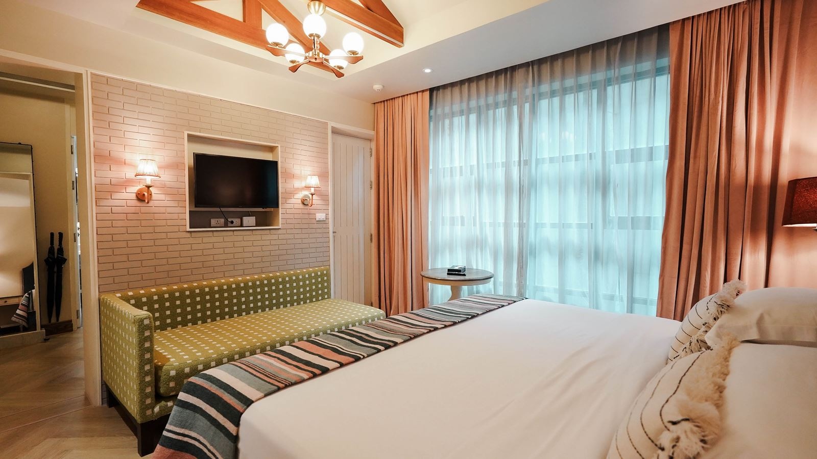 rooms-deluxe-cozy