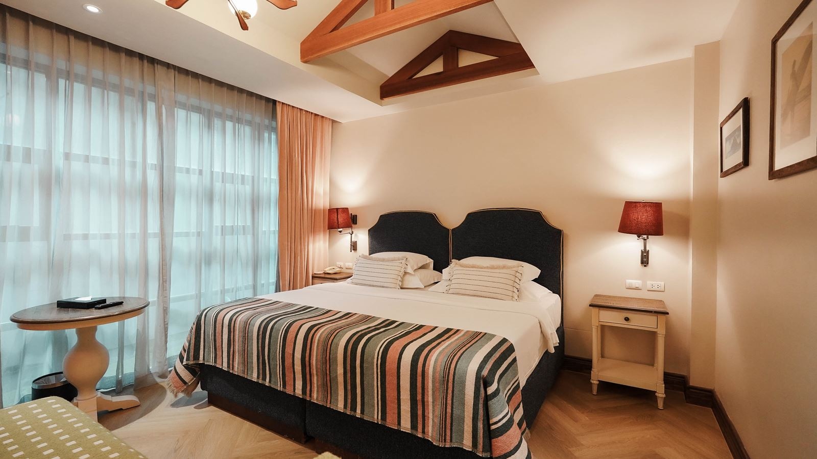 rooms-deluxe-cozy