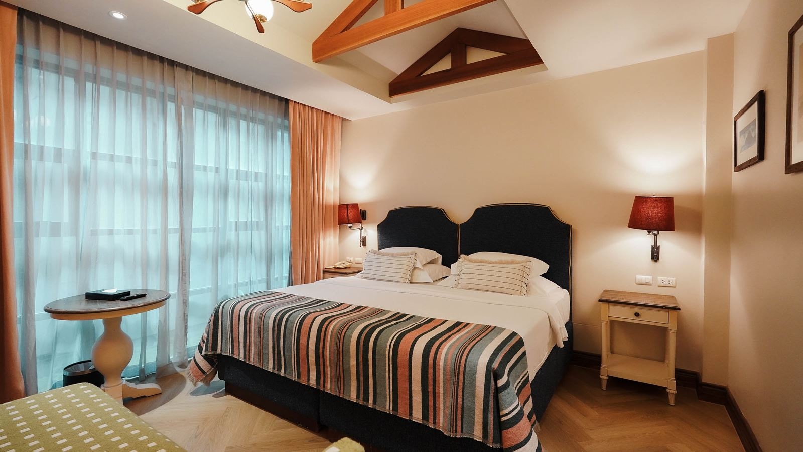 rooms-deluxe-cozy