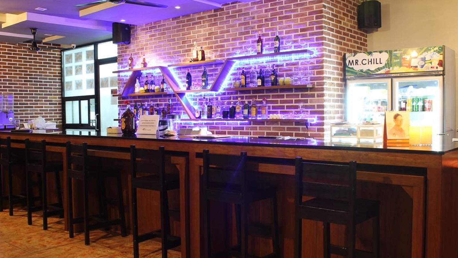 restaurants-charlie-and-bistro