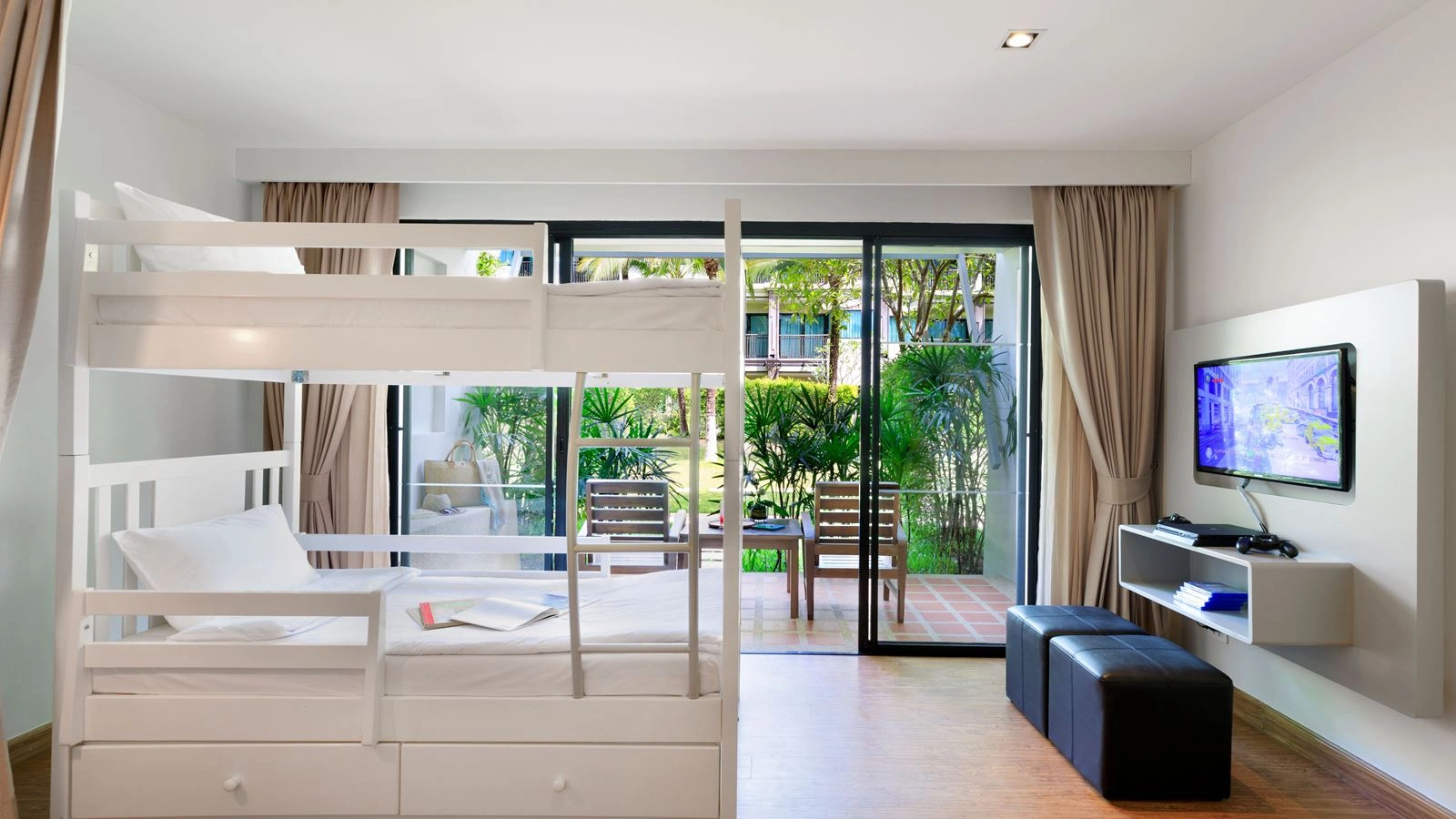 rooms-family-garden-terrace