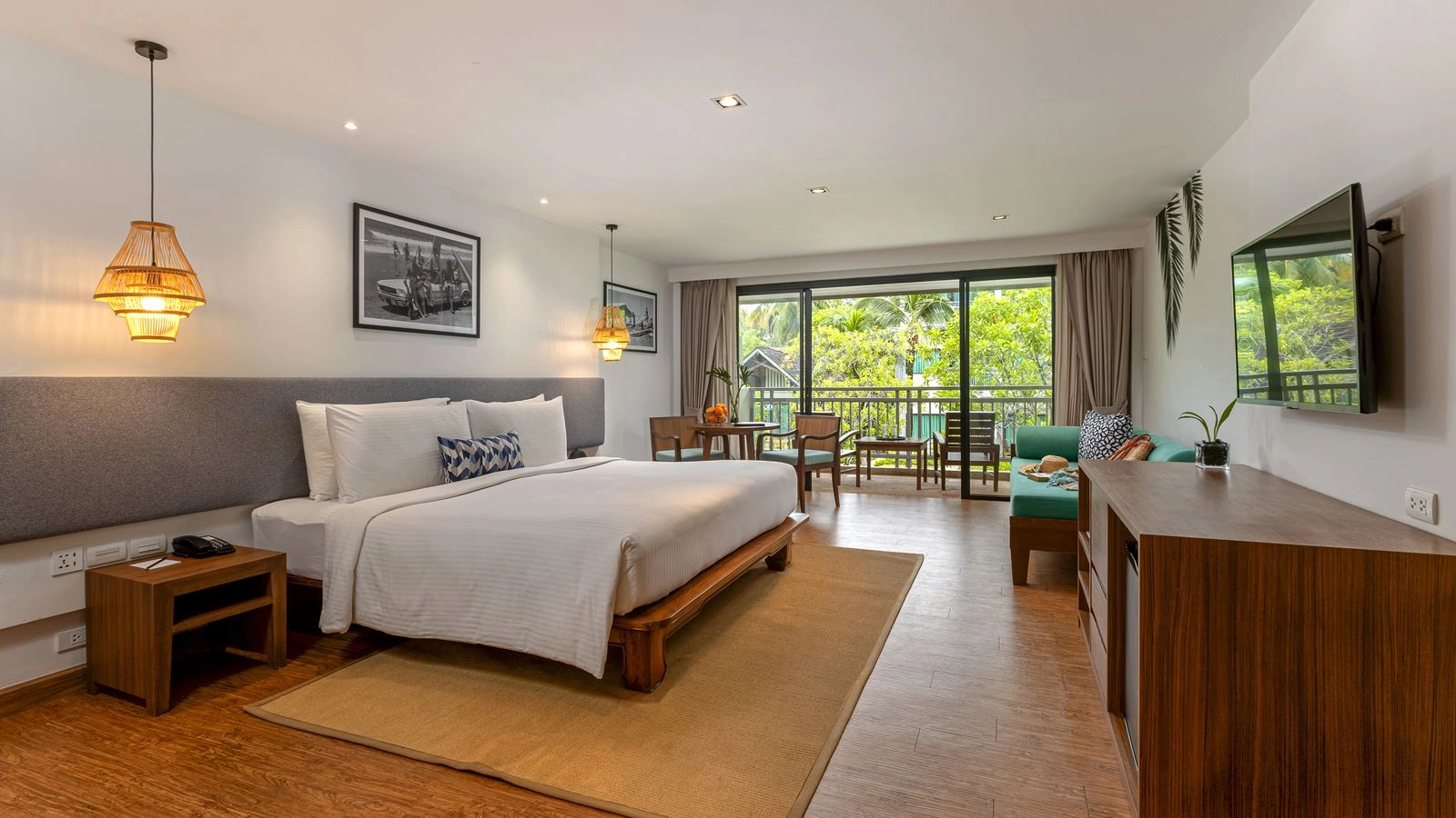 rooms-premier-garden-balcony