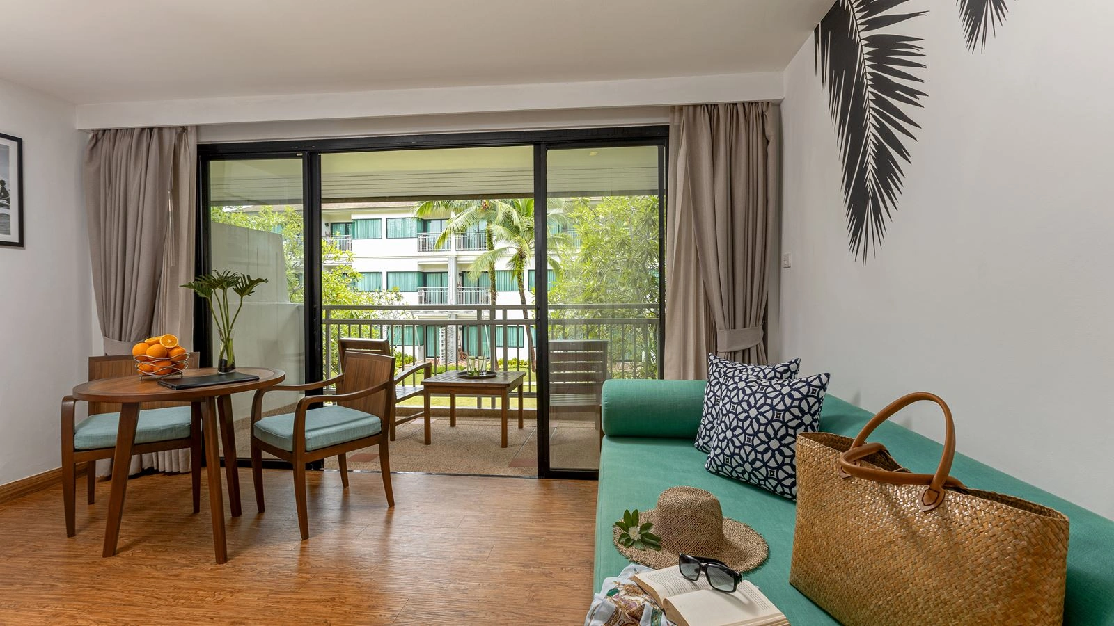 rooms-premier-garden-balcony