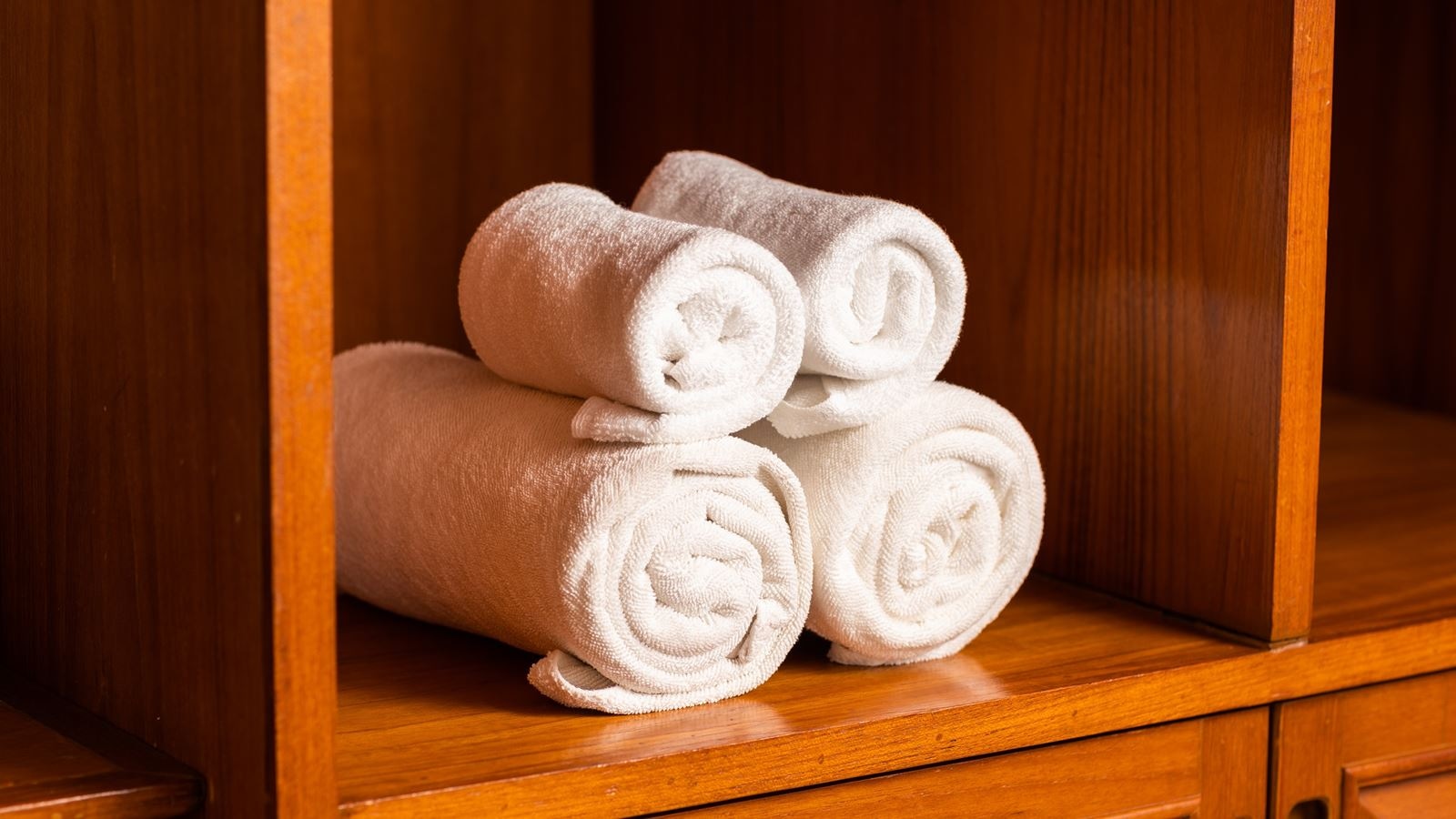 rooms-deluxe-pool-view