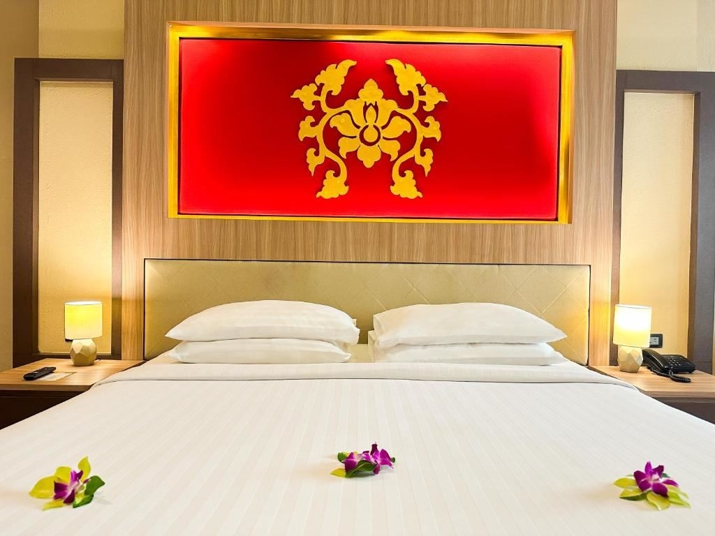 rooms-deluxe-balcony-king