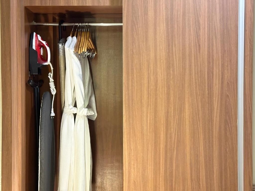 rooms-deluxe-pool-front