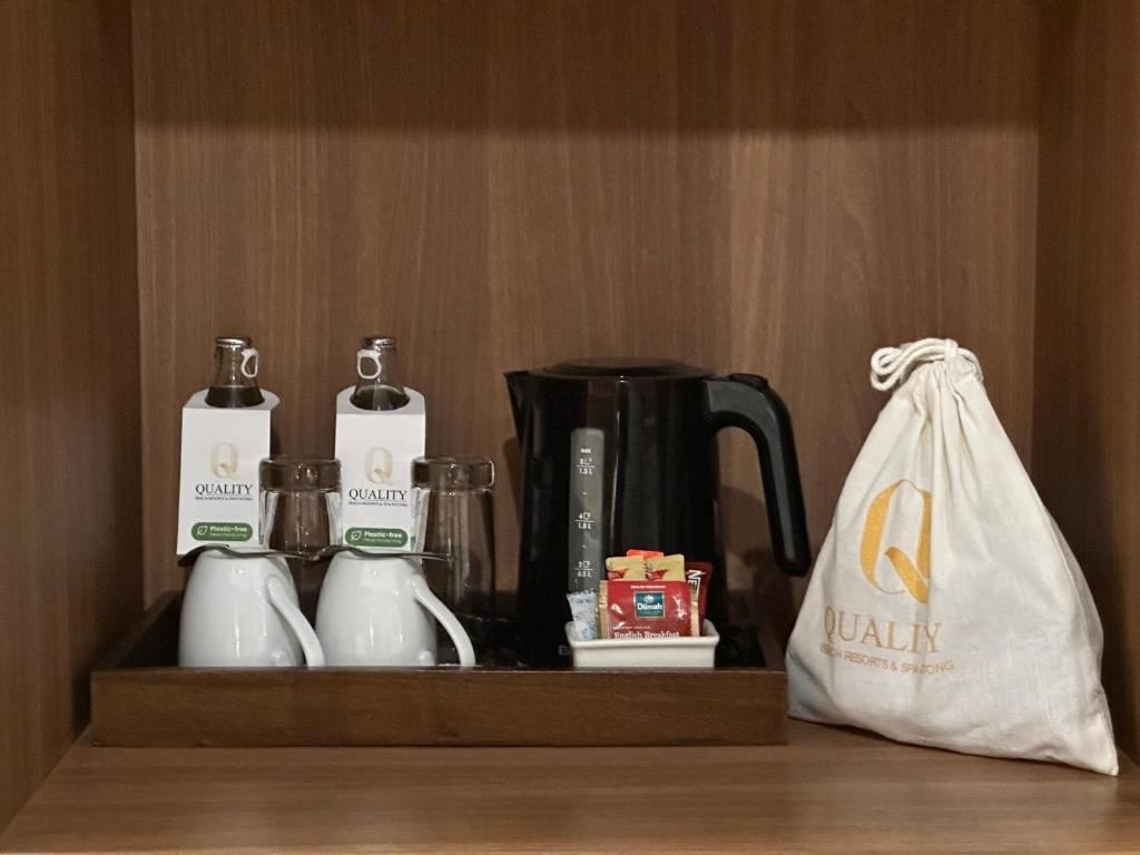 rooms-deluxe-premium-pool-access