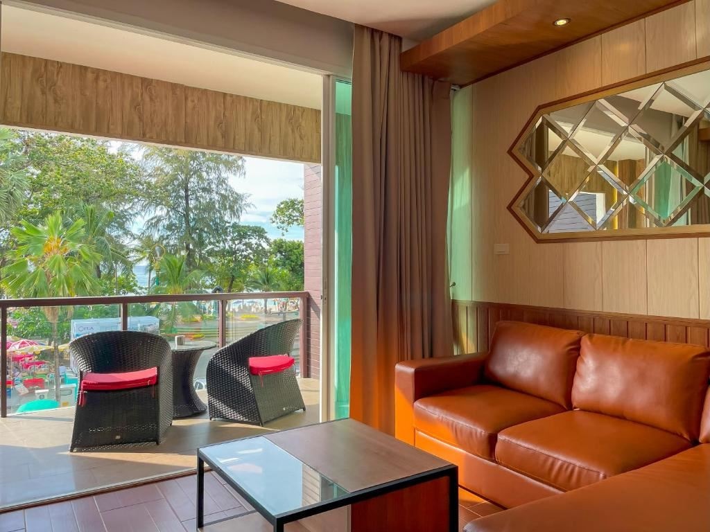 rooms-suite-room-city-view