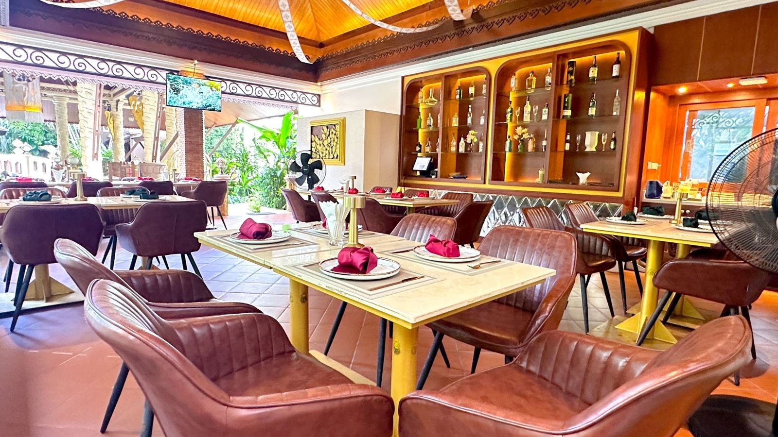 restaurants-restaurant