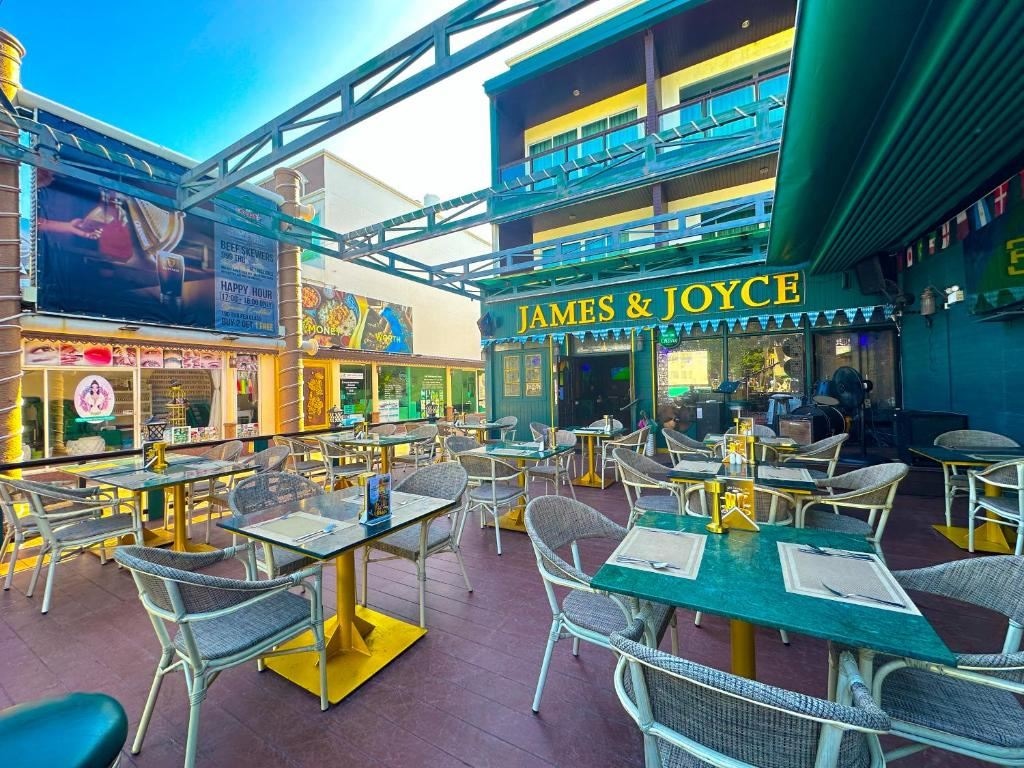 restaurants-restaurant