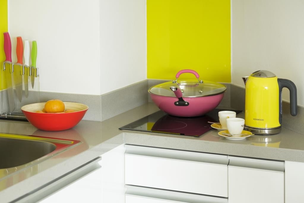 rooms-1-bedroom-suite--child-sharing-bed