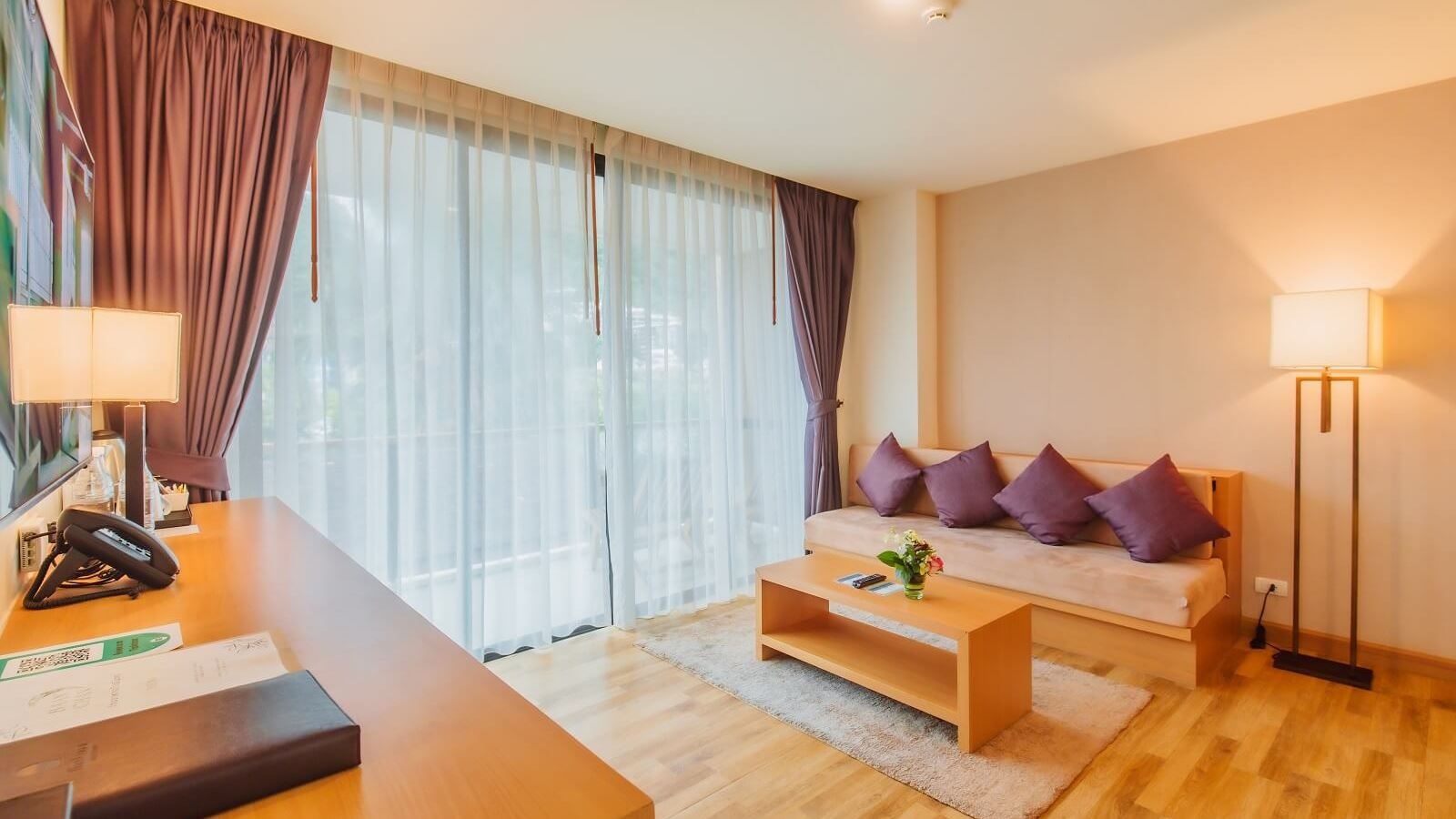 rooms-executive-suite-mountain-view-room