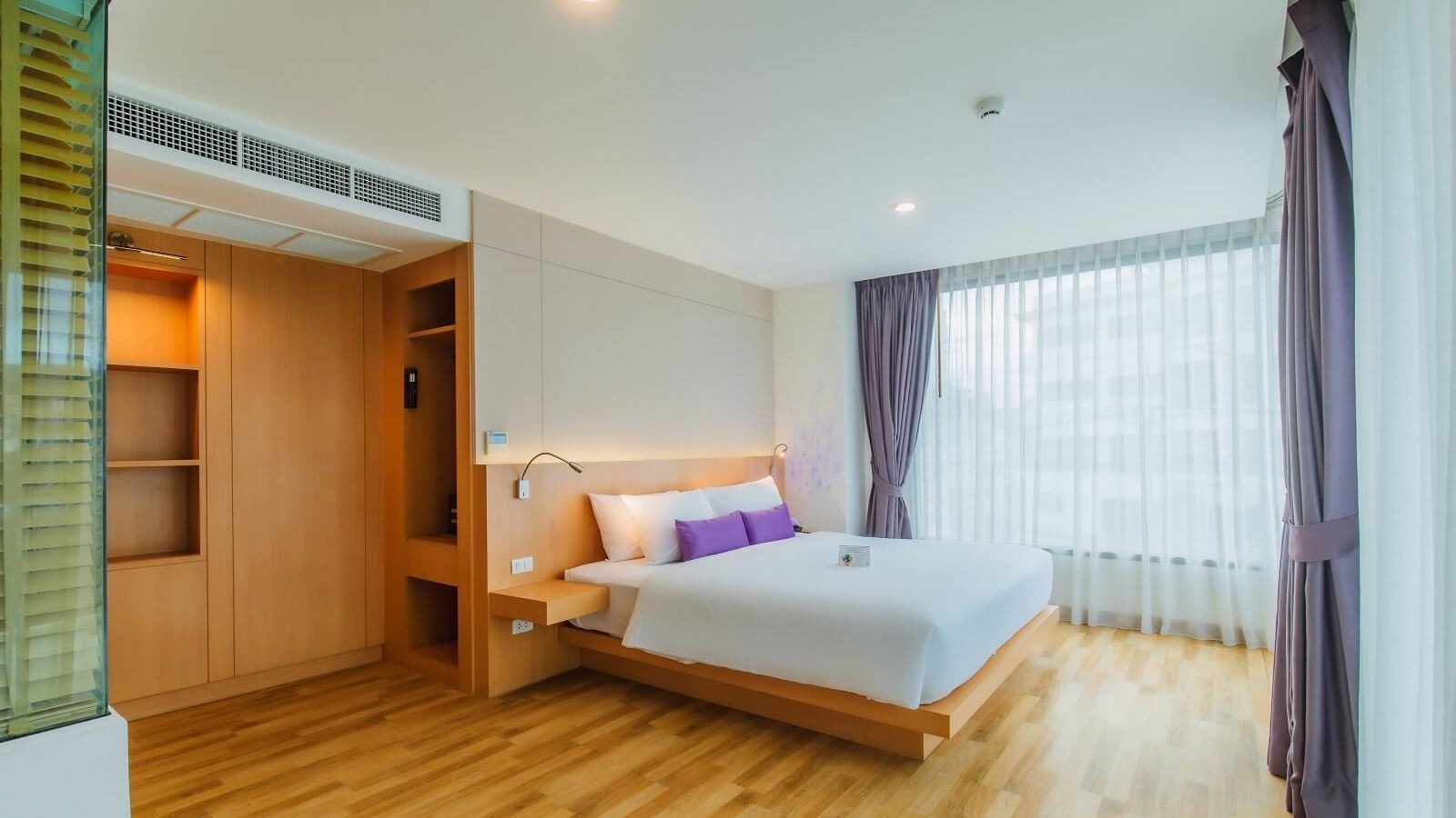 rooms-executive-suite-mountain-view-room