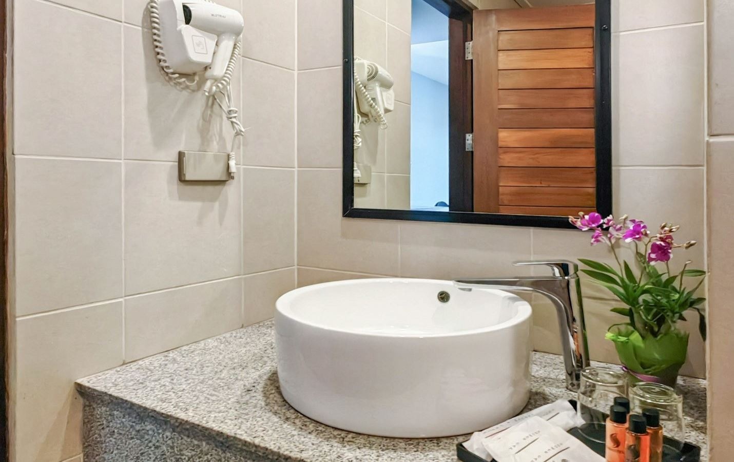 rooms-superior-pool-view