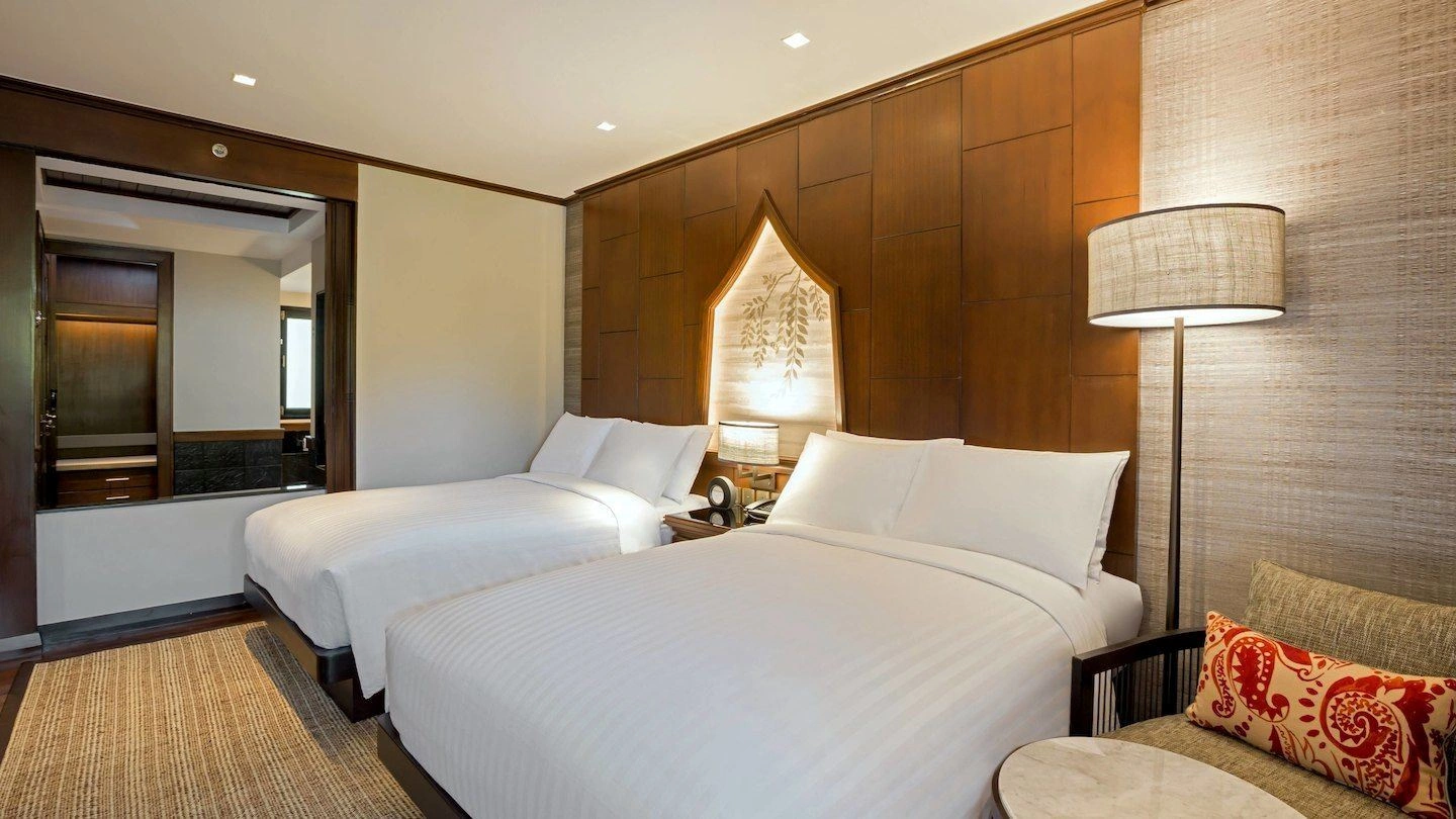 rooms-premium-pool-view