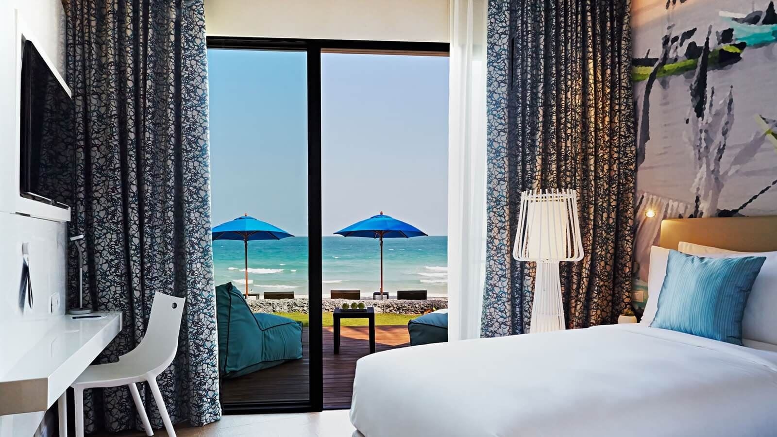 rooms-deluxe-beachfront