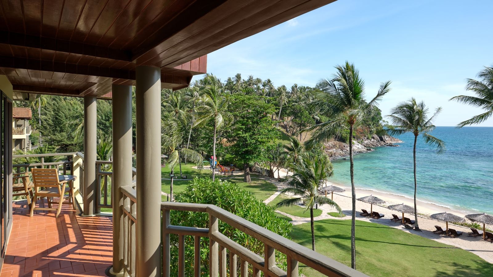 rooms-large-guest-room-ocean-view