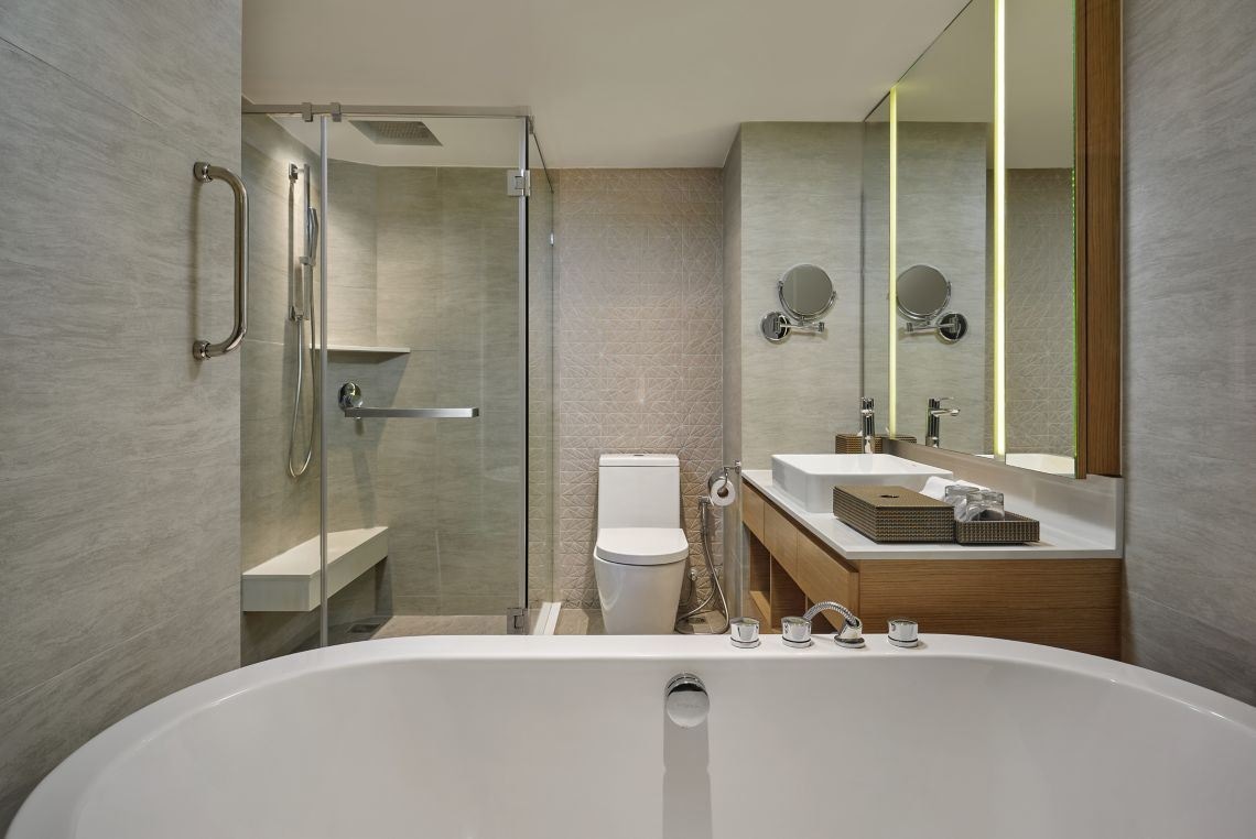 rooms-large-guest-room-beach-front-access