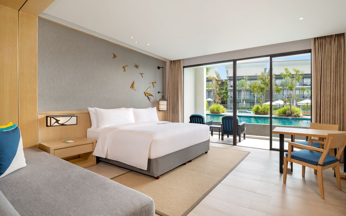 rooms-deluxe-guest-room-pool-access-2nd-chd-share-bed