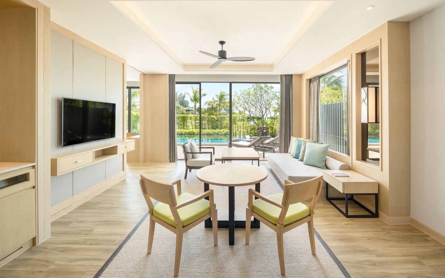 rooms-pool-villa-2nd-chd-share-bed