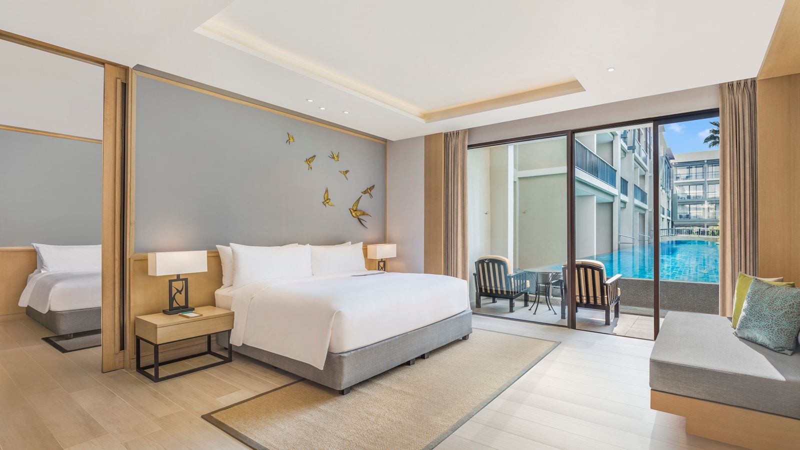 rooms-family-guest-room-pool-access