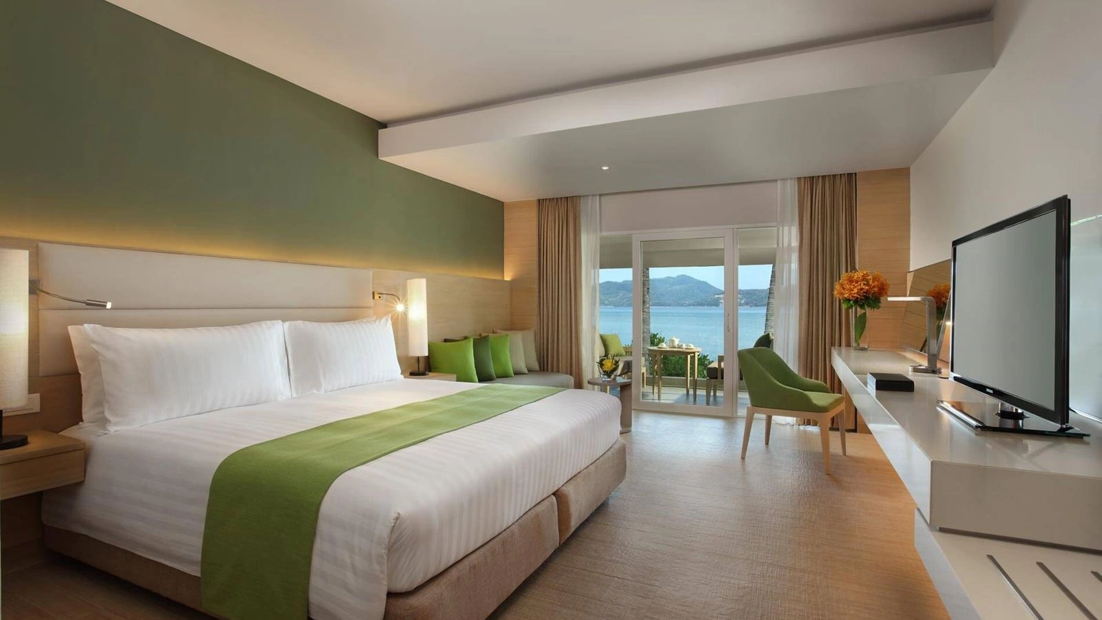rooms-deluxe-ocean-front-balcony