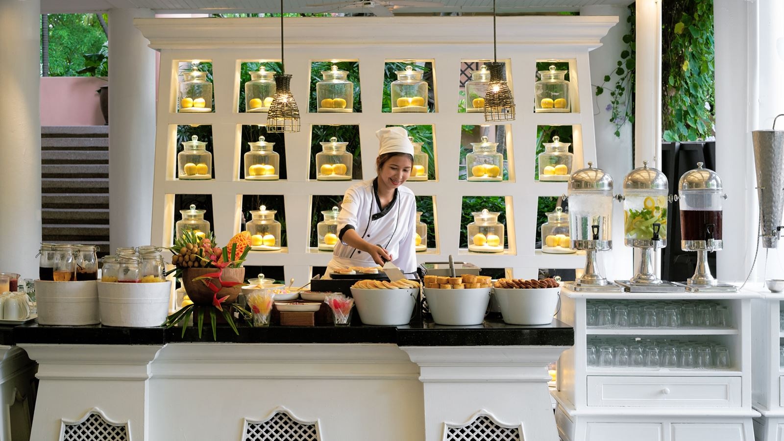 restaurants-issara-cafe