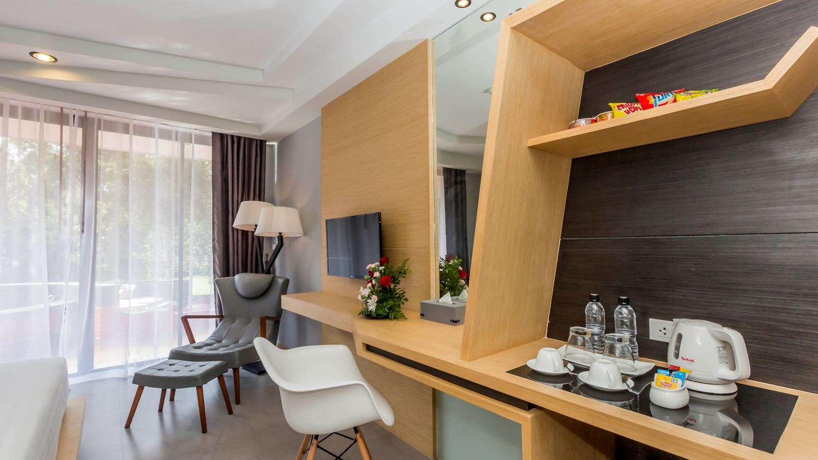 rooms-charm-apple-pool-access