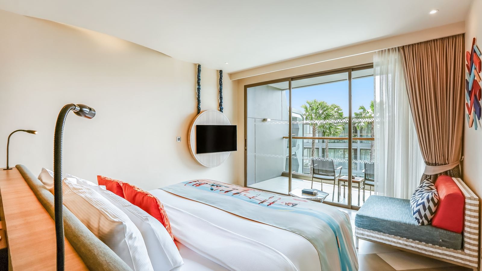 rooms-sis-over-the-stella-pool