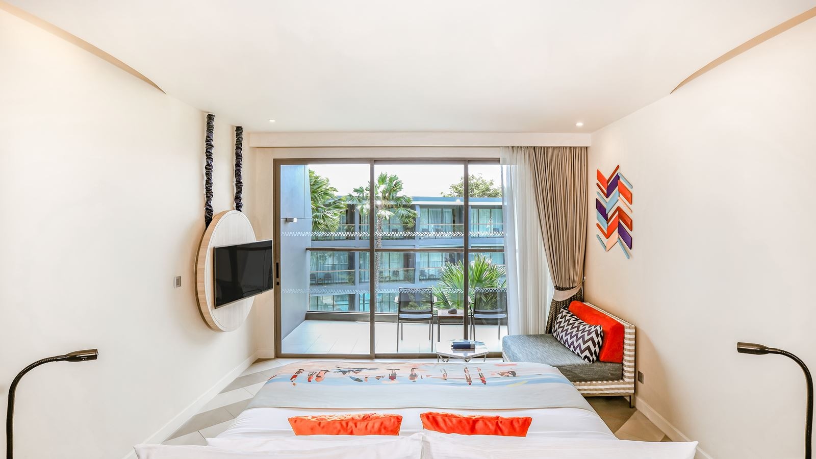 rooms-sis-over-the-stella-pool