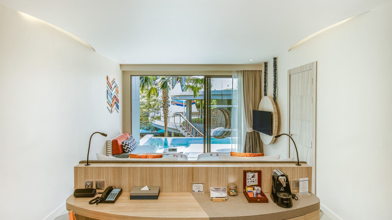 rooms-sis-jacuzzi-pool