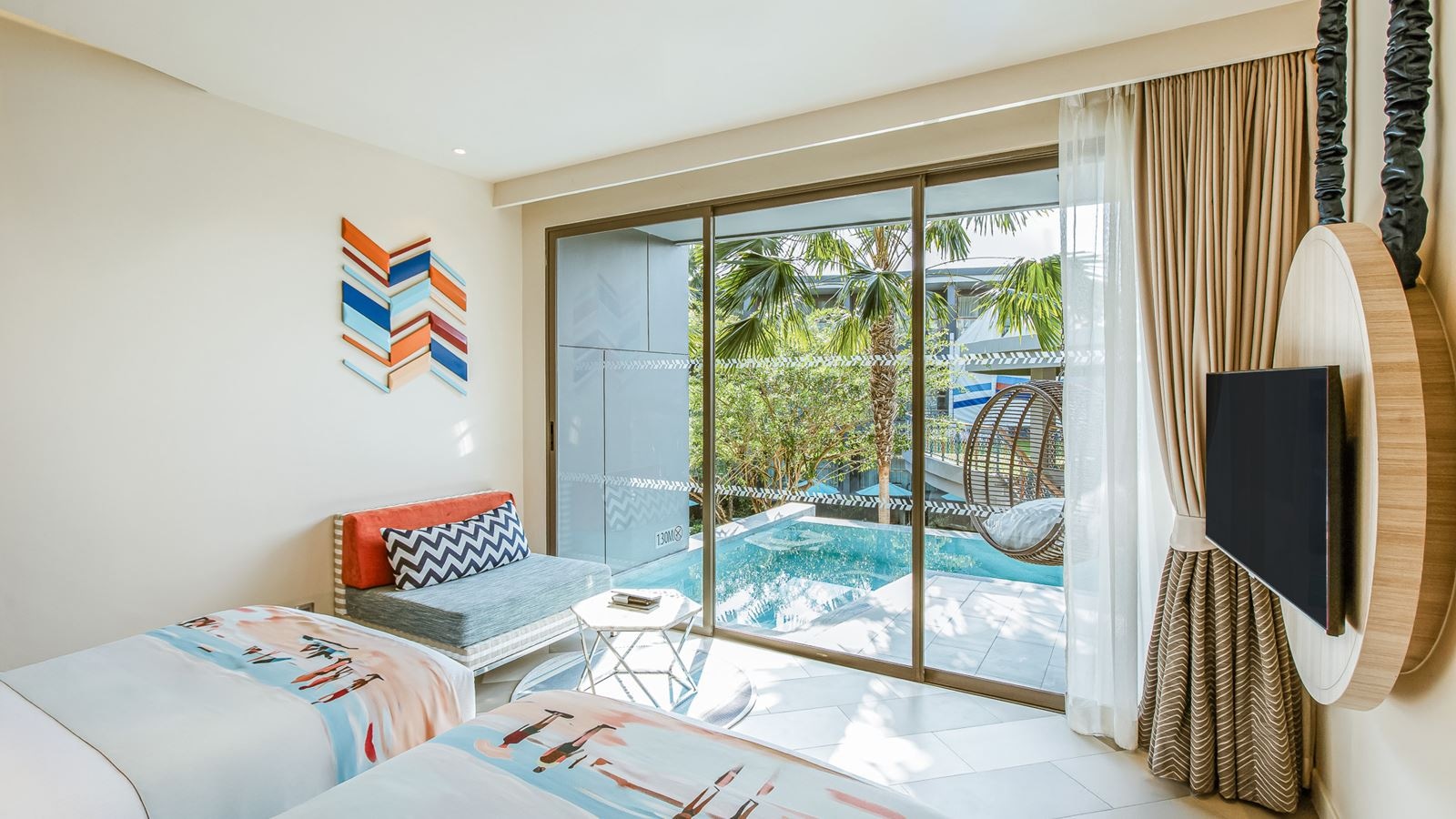 rooms-sis-jacuzzi-pool