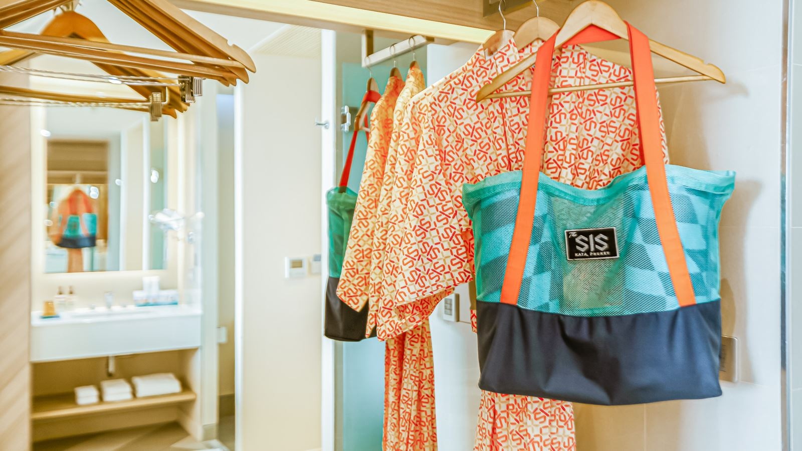 rooms-sis-jacuzzi-pool