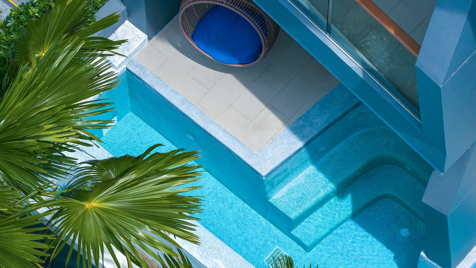 rooms-sis-jacuzzi-pool