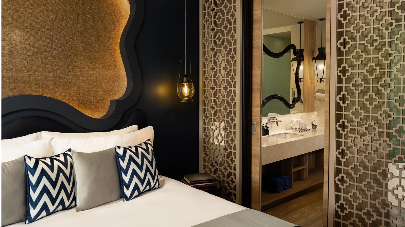 rooms-deluxe-pool-view