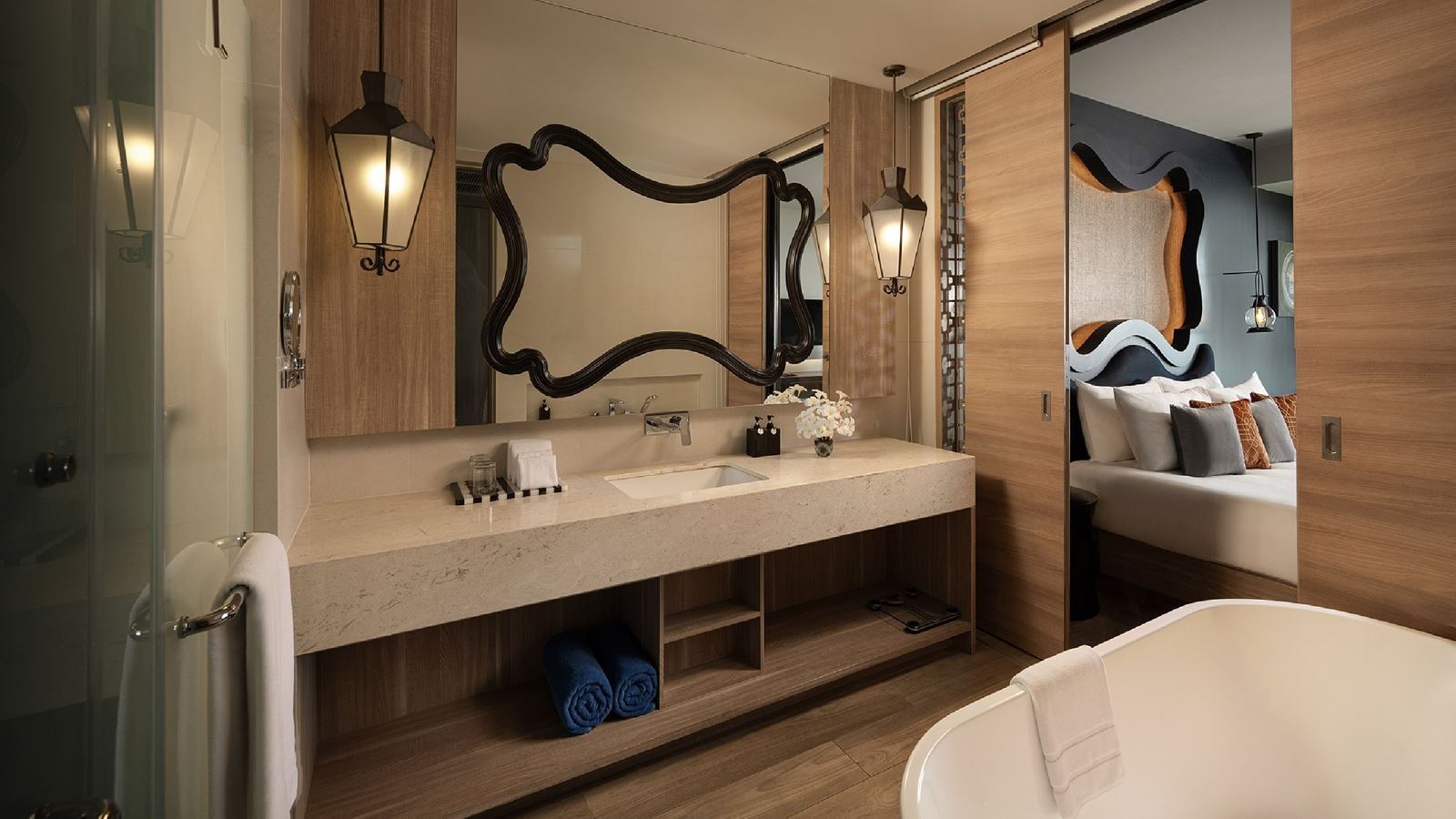 rooms-deluxe-pool-view