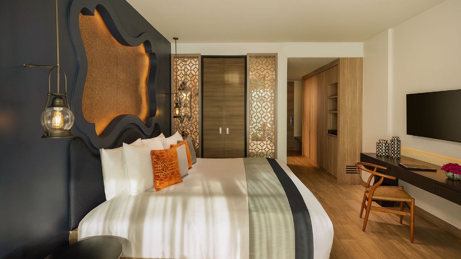 rooms-deluxe-pool-view