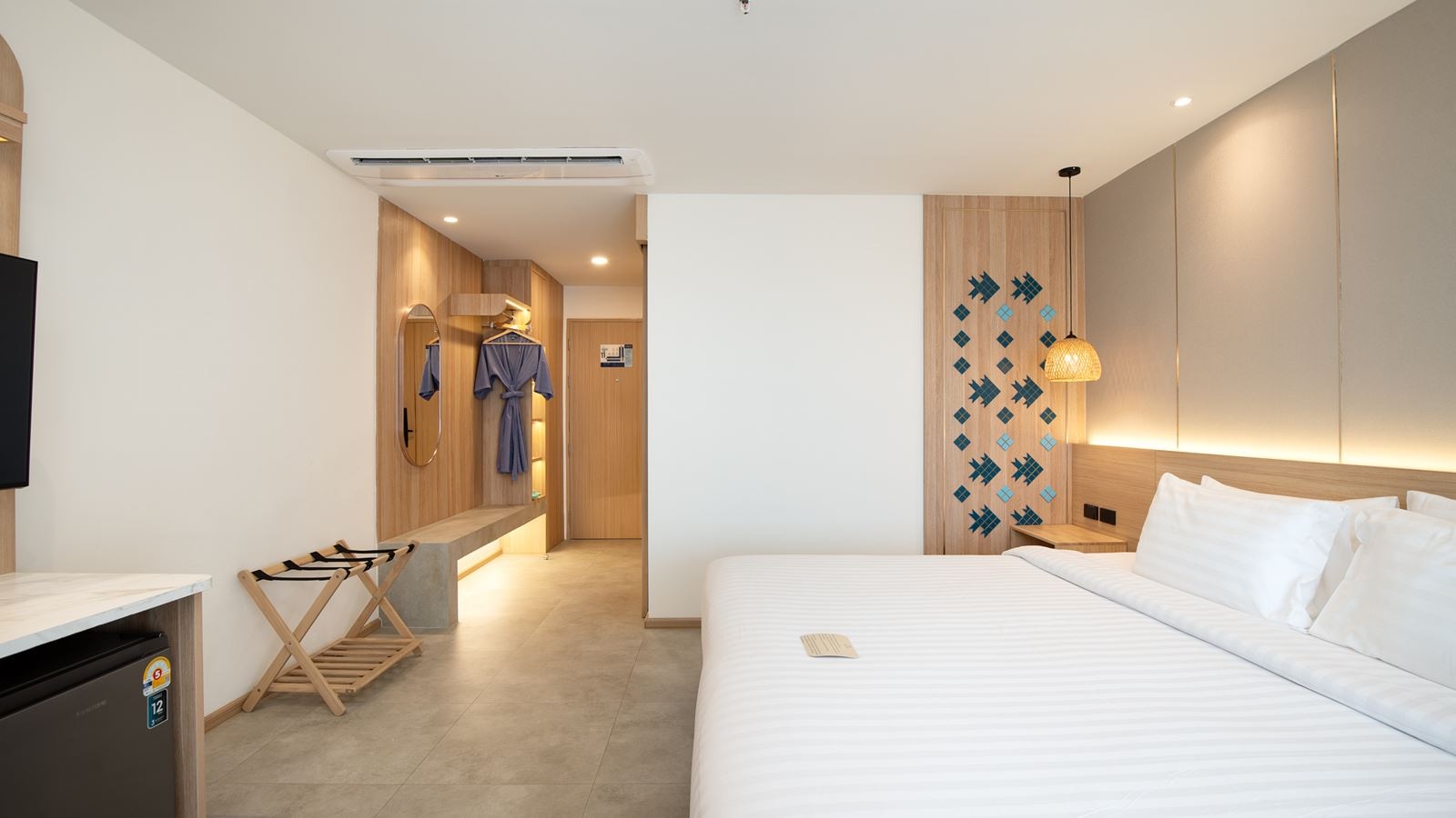 rooms-deluxe-city-view-room