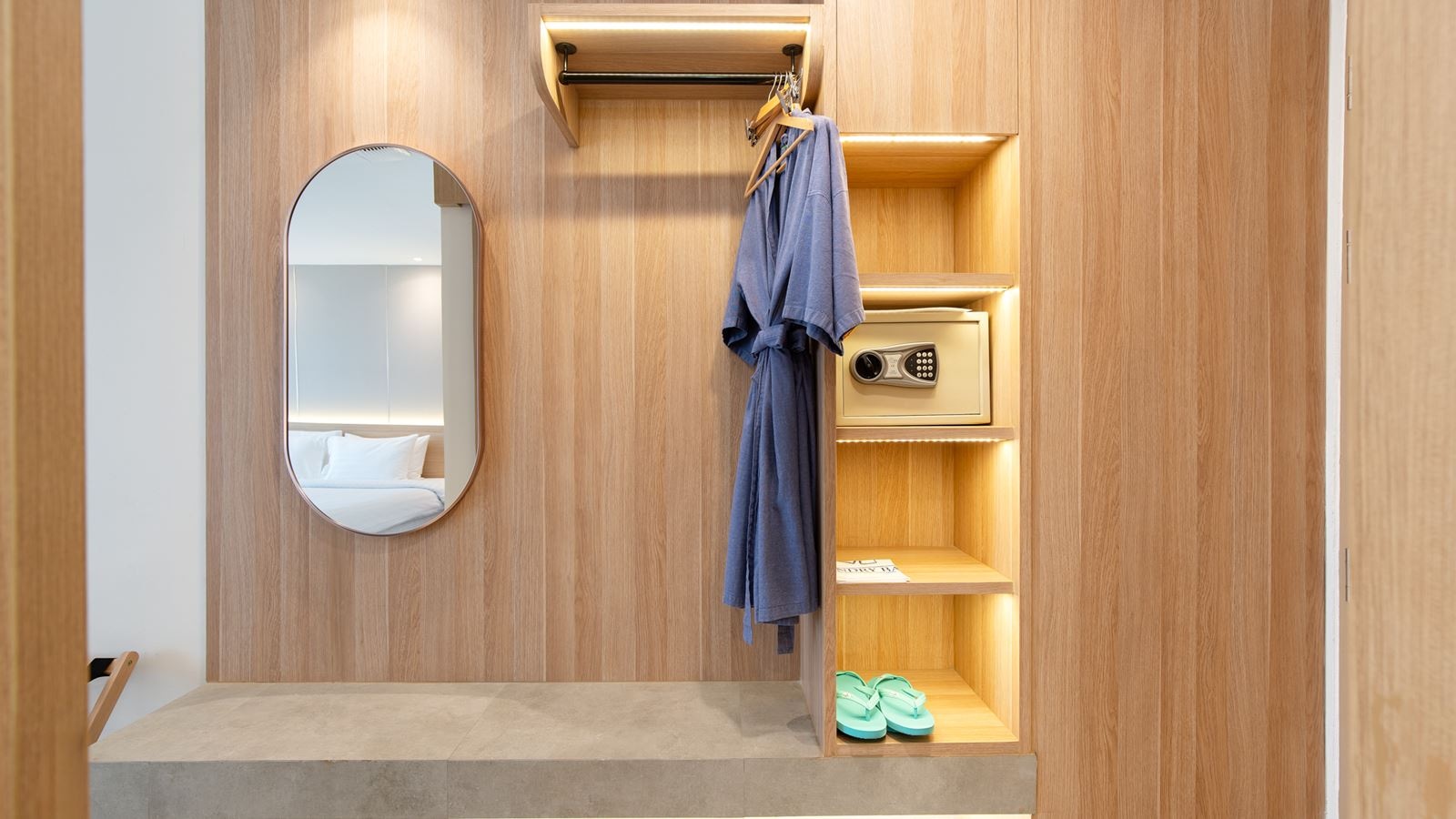 rooms-deluxe-city-view-room