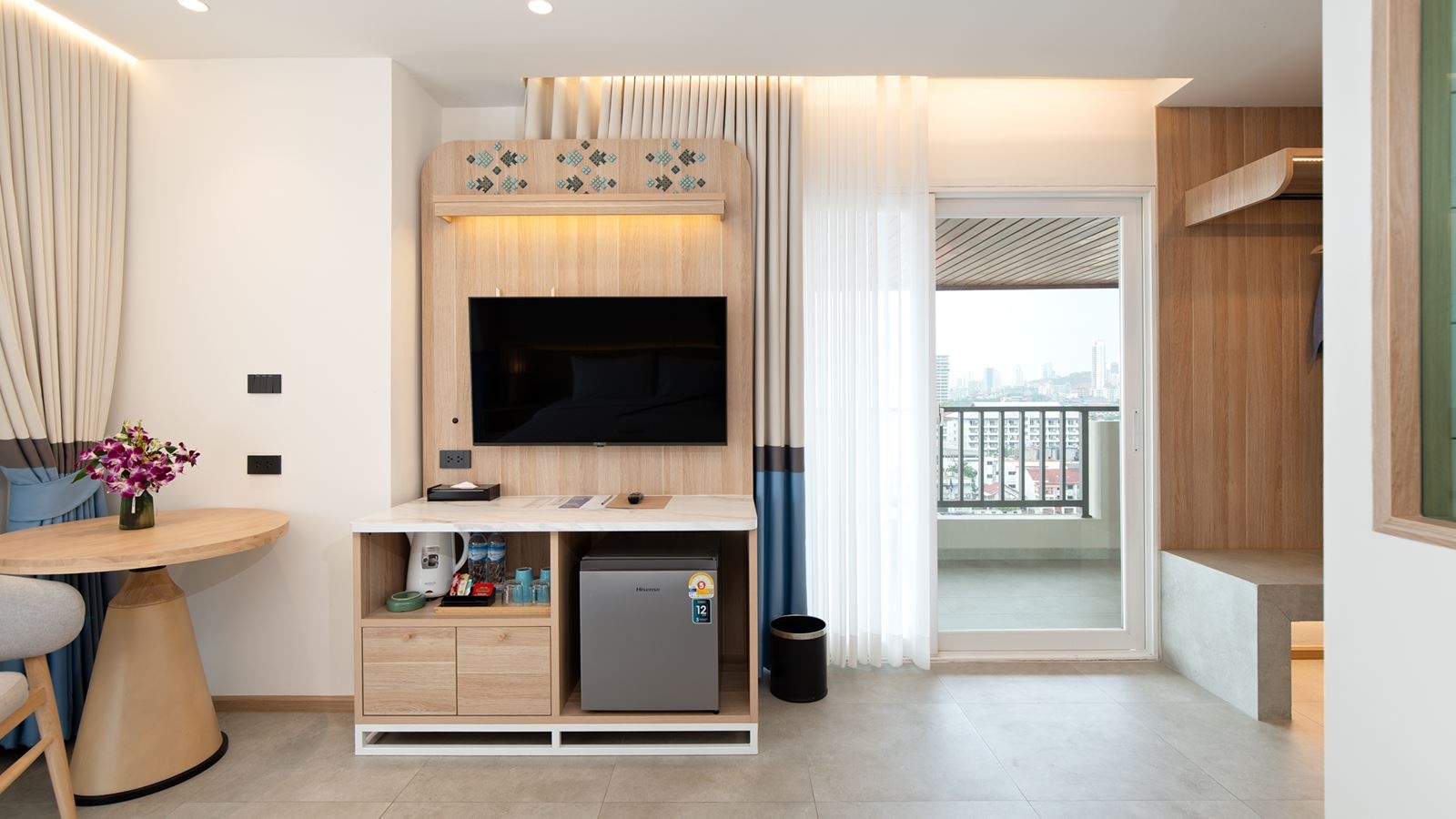 rooms-deluxe-corner-sea-view-room